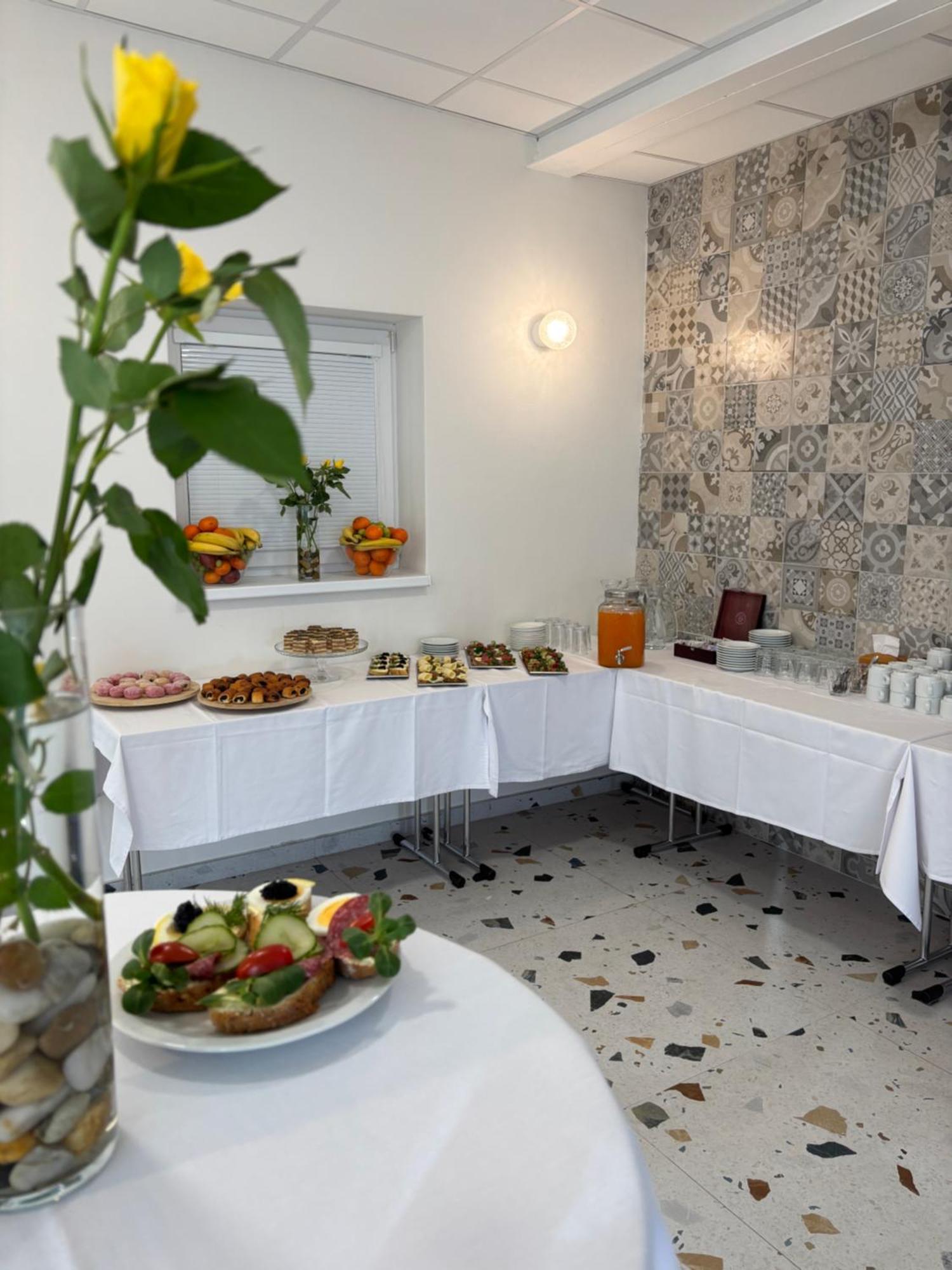City Hotel B&B, Reception 24 7, 800M Od-From R1, Free Parking Banská Bystrica Exterior foto