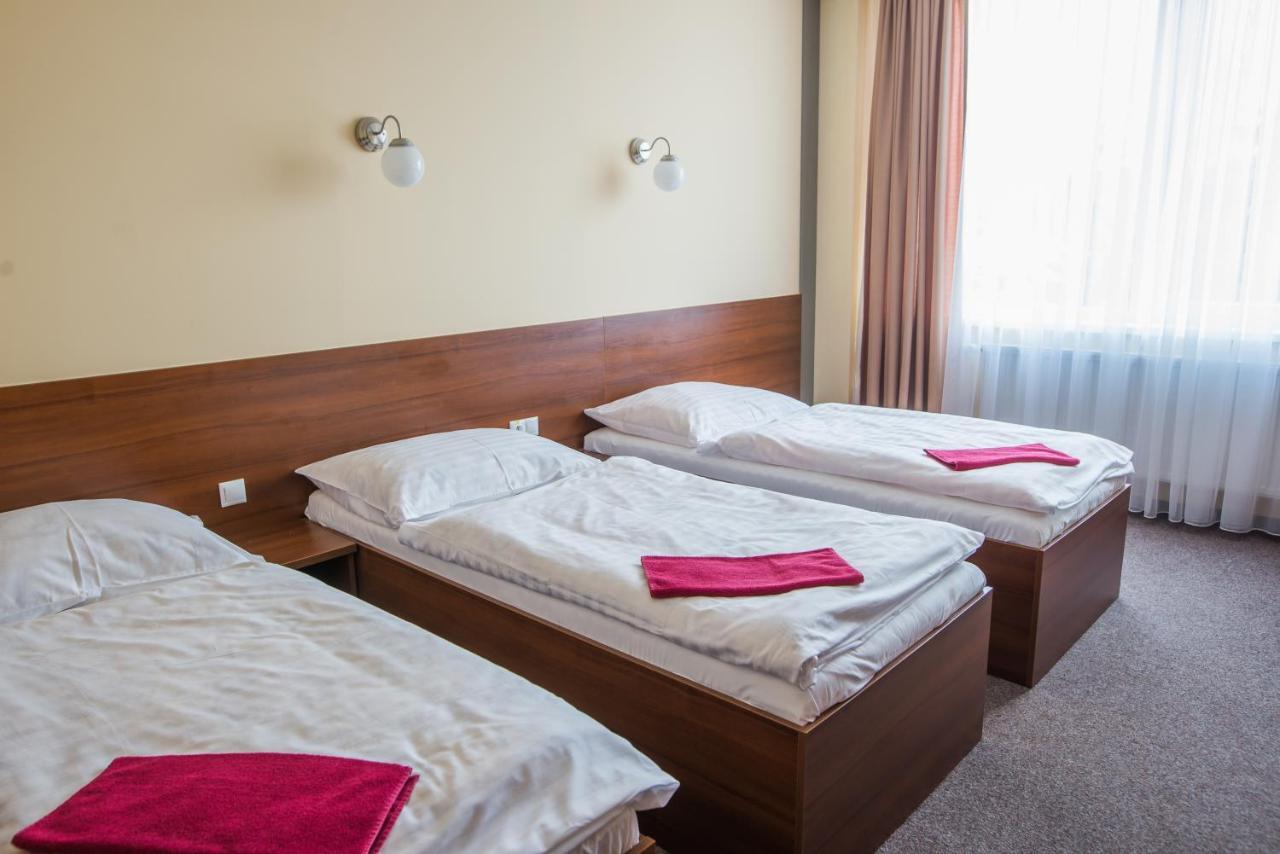 City Hotel B&B, Reception 24 7, 800M Od-From R1, Free Parking Banská Bystrica Exterior foto