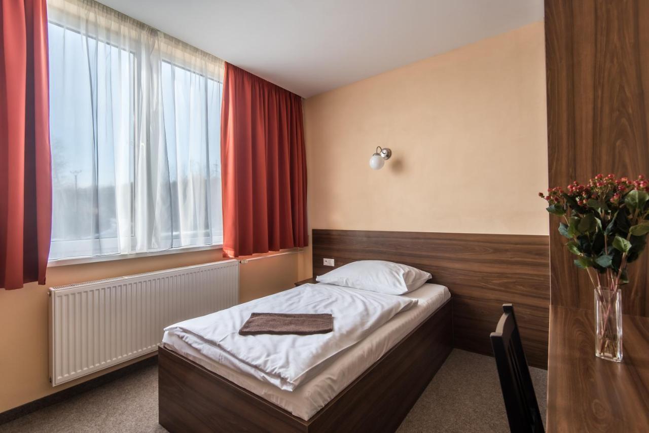 City Hotel B&B, Reception 24 7, 800M Od-From R1, Free Parking Banská Bystrica Exterior foto