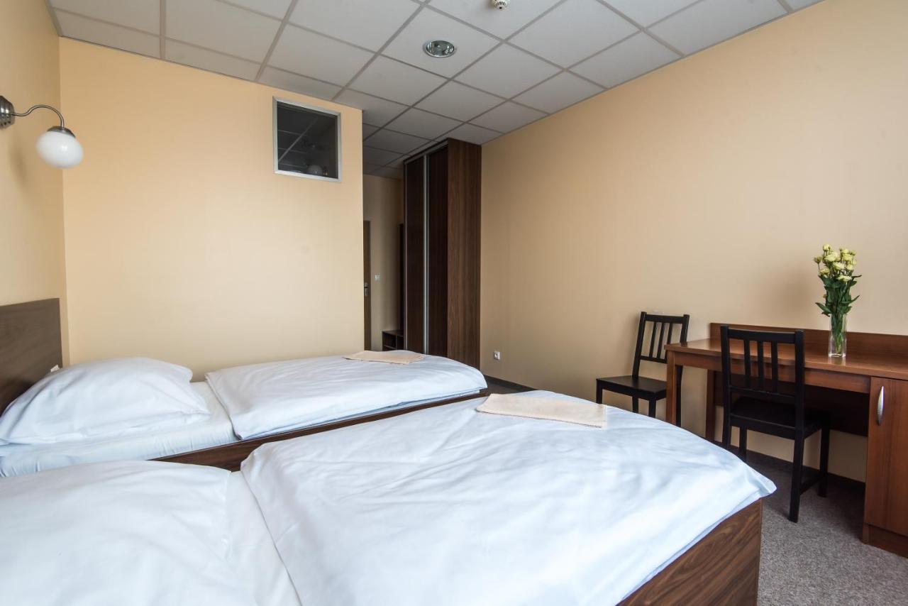 City Hotel B&B, Reception 24 7, 800M Od-From R1, Free Parking Banská Bystrica Exterior foto